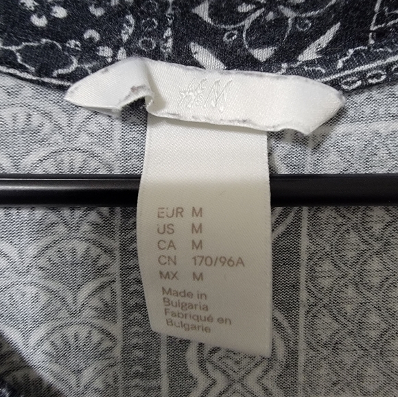 Patterned H&M T-shirt - Picture 3 of 3